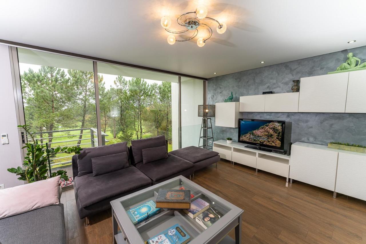 Golf Course - Luxurious Flat T3 - Ponte De Lima Apartment Luaran gambar